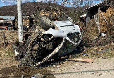 Izgubio kontrolu nad automobilom i sletio sa puta: Teško povrijeđen vozač FOTO