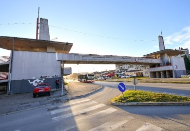 Mještani nezadovoljni: Pasarela na zapadnom tranzitu opasna za pješake