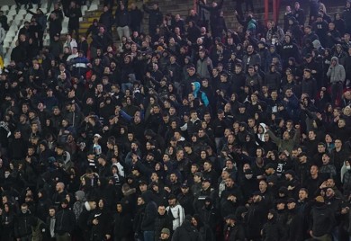 Bačena bomba na jednog od vođa navijača Partizana