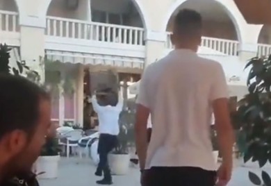 Tuča osoblja restorana i gostiju: "Ubiše ga kao sliku" (VIDEO)