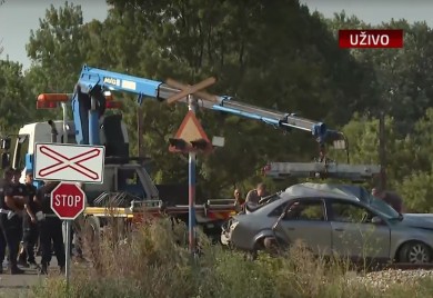 Pojavio se stravični snimak nesreće kod Lazarevca: Dvoje djece i vozač „audija“ poginuli nakon silovitog sudara sa vozom