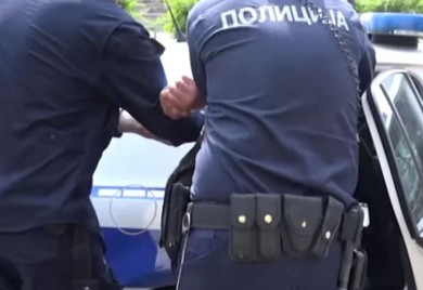 ŠIPOVO: Uhapšen jer je ispred radnje krao dijelove satelitskih antena