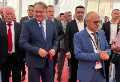 Nikšić: Od floskula se ne živi, život građana su posao, dostojanstven rad i redovna plata