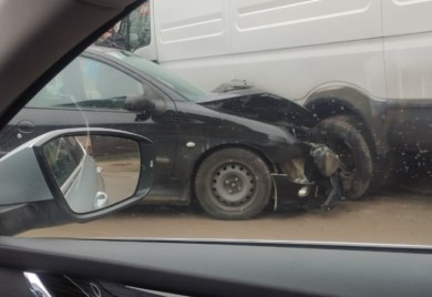 Pežo se zabio u kombi u Banjaluci