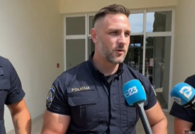 Žene poludjele za zgodnim policajcem: “Nema vjenčani prsten” VIDEO
