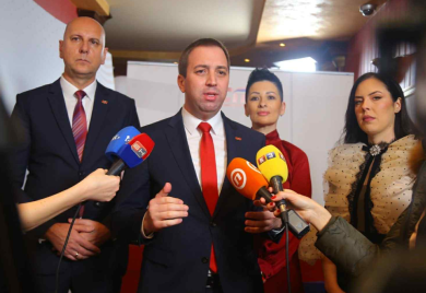 Selak obezbijedio školski pribor za đake na Manjači