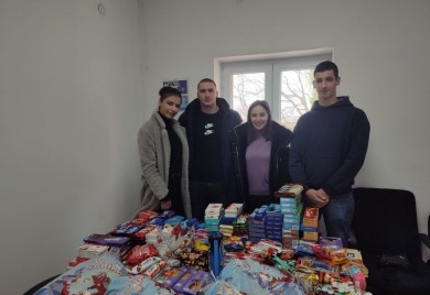 Trebinjski studenti u humanoj misiji "Jedan slatkiš, jedno dijete"