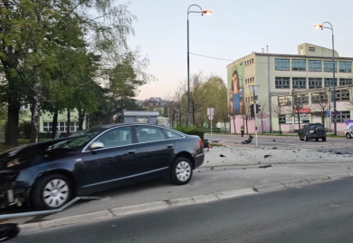 Teška saobraćajka, tri osobe povrijeđene: Dijelovi automobila svuda po cesti