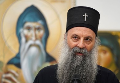 Srpska djeca iz Drvara patrijarhu poklonila svoje crteže