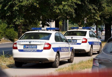Teška nesreća u Bogatiću: Majka poginula dok je gurala kolica, vozač pobjegao