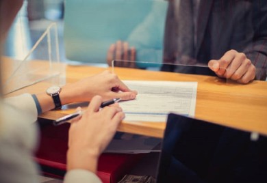 Uhapšena žena koja je s lažnom ličnom kartom odnijela milione iz Lovćen banke