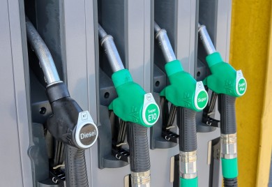 NJEMAČKA: Ogromna gužva na pumpi, greškom prodavali gorivo za evro