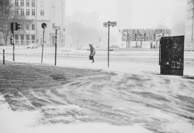 Gotovo milion ljudi bez struje zbog zimske oluje, poginuo vatrogasac (VIDEO)