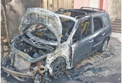 CRNA GORA: Zapaljen auto odbornika Demokrata Sava Nikovića
