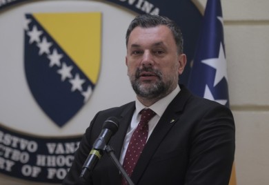 Konaković “doliva ulje na vatru”: Više vjerujem Helezu nego predstavnicima Srpske