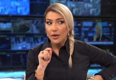 Jovana Jeremić ne prestaje da šokira: Tokom emisije pokazala zadnjicu FOTO