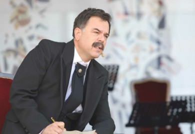 Piksi veličanstveno odigrao Petra Kočića na zboru: Stao na binu i oduševio publiku, 15 minuta nakon što je saznao za očevu smrt