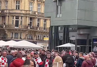 Hrvatski navijači blokirali centar Beča pred utakmicu sa Austrijom
