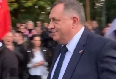 Dodik stigao u Park Mladen Stojanović, građani Srpske poručili: "Ne damo te Mile"