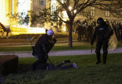 Majka studenta iz Kragujevca: Sin mi je uhapšen u Beogradu, ne znam gdje je, ni šta se dogodilo