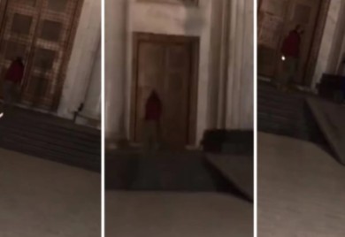 Muškarac divljao: Govorio da je Hrist i lupao na vrata Hrama Svetog Save