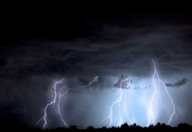 Na snazi narandžasti meteoalarm: Očekuju se jaki pljuskovi i oluja
