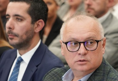 Poznato ko će mijenjati Vesića i Momirovića