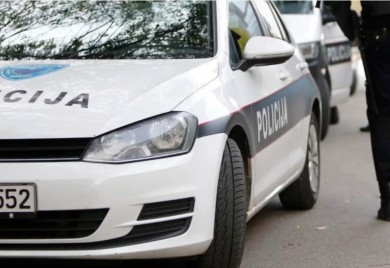 Pretukli i opljačkali čovjeka, među razbojnicima i policajci