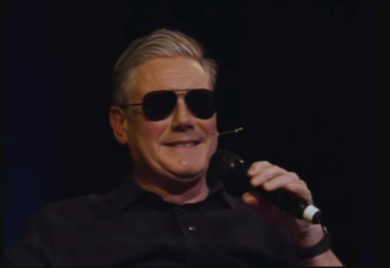 Starmer s pilotskim naočarima imitirao Makrona (VIDEO)