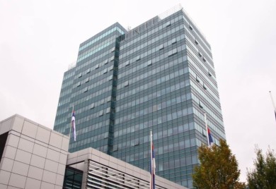 Vlada RS odlučila: Najniže plate u Srpskoj u 2025. godini 900 (NK), 1.000 (SSS) i 1.300 KM (VSS)