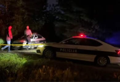 Policija i dalje traga za muškarcem koji je ranio oca i sina