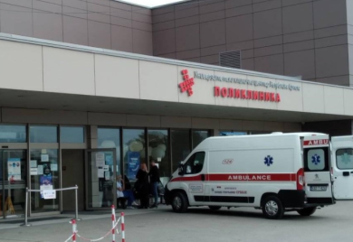 Tužne vijesti iz UKC-a, preminula žena povrijeđena u udesu na auto-putu