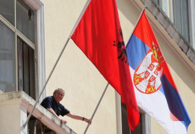 Zastave Albanije na zgradama opština Bujanovac i Preševo