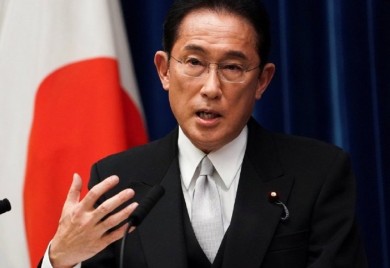 Japanski premijer smijenio sina zbog kontroverznih fotografija