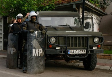 U Zvečanu mirno, jake snage KFOR-a ispred opštine