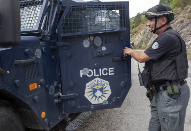 Elek: Kosovski policajci sa dugim cevima nasilno upali u KBC Mitrovica