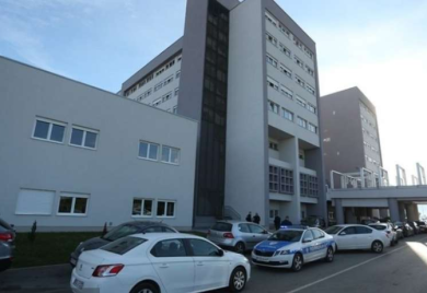Maloljetnik motociklista priključen na aparate na UKC-u