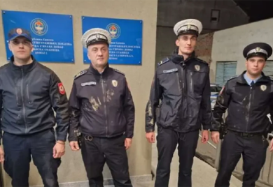 Drama u Doboju: Građani i policajci spasili ženu koja se bacila s mosta
