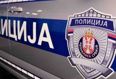 BMW se zakucao u bilbord, povrijeđena trudnica