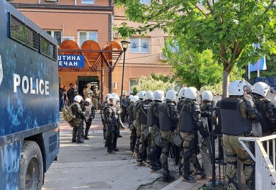 (UŽIVO) Napeto na sjeveru KiM: Kfor napravio novi kordon, počelo okupljanje
