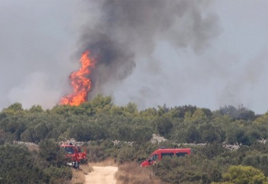 Požar na Čiovu još nije ugašen, tokom noći dežurala 62 vatrogasca
