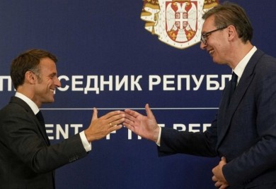 Detalji prijema za Makrona: Vučić pjevao kosovske pjesme