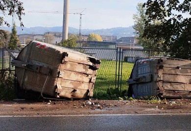 Vandali prevrnuli kontejnere na relaciji Rebrovac - Vrbanja