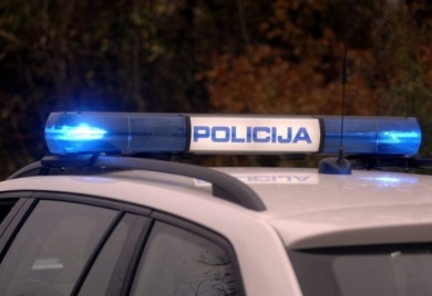 Maloljetnici udarili u betonski stub, jedno životno ugroženo