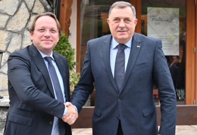 Dodik sa Varheljijem: Srpska za evropske integracije