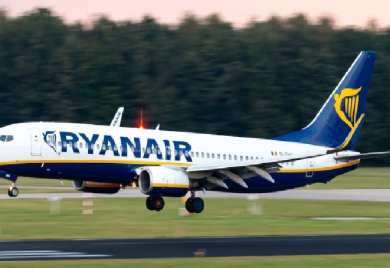 Pijani putnici u avionu napravili haos i razbjesnili ostale putnike (VIDEO)