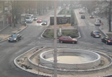 Teslić dobio kružni tok: Vozači se ne snalaze najbolje (VIDEO)