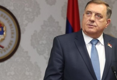 Dodik svima čestitao Novu godinu "Da u 2025. jedni drugima pružimo ruku, a ne podmećemo nogu"