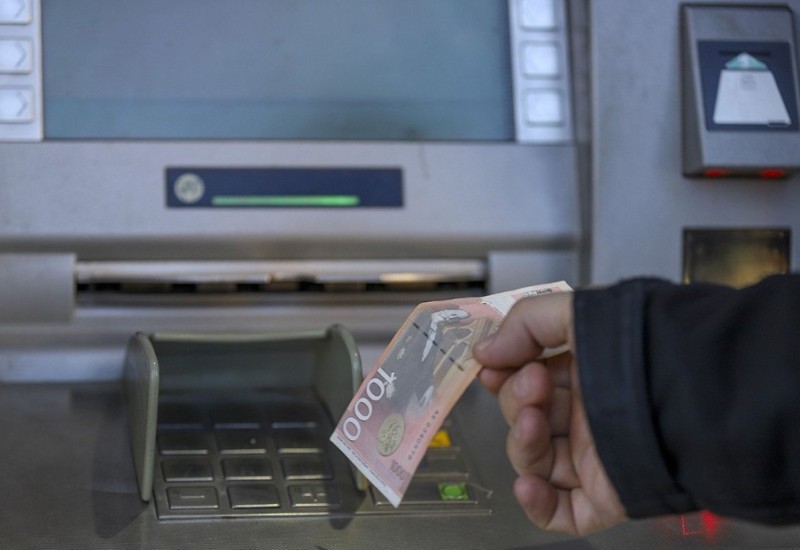 Uredba stupila na snagu: Nema više dinara na Kosovu