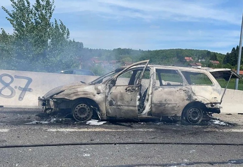 Izgorio automobil u Glamočanima (VIDEO)